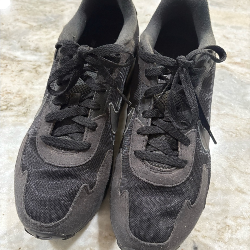 Nike AirMax Men's Black Athletic Shoes